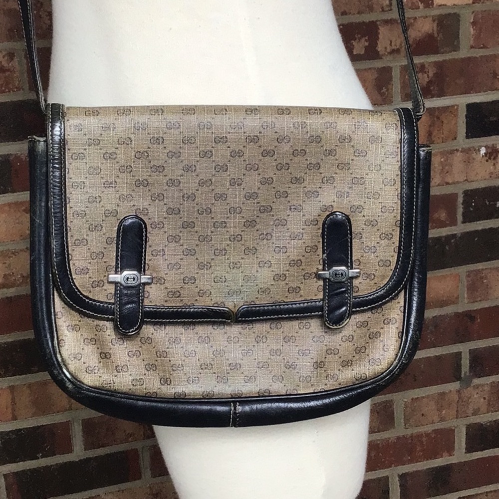 Vintage Gucci messenger crossbody bag purse Small GG logo brown leather clutch